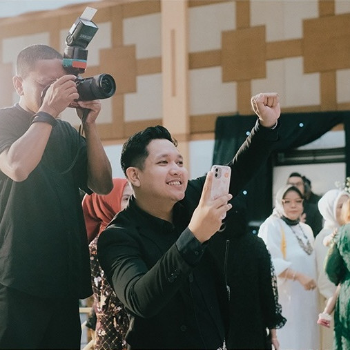 Two Ore team members capturing a moment at the event